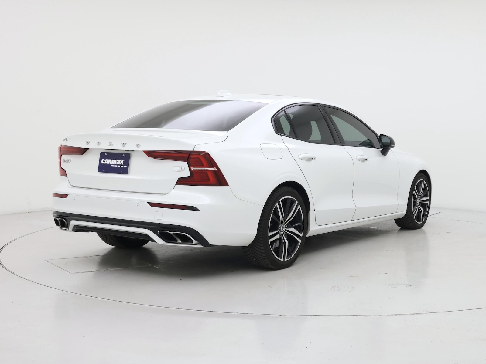 2022 Volvo S60 R-Design - Photo 9