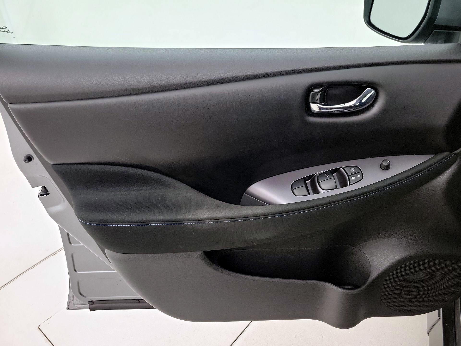 Thumbnail: 2025 Nissan Leaf - 12