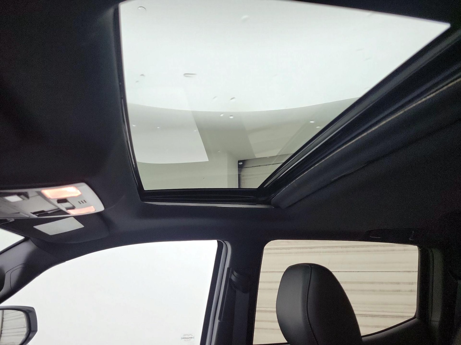 Sunroof(s) & Overhead Airbags