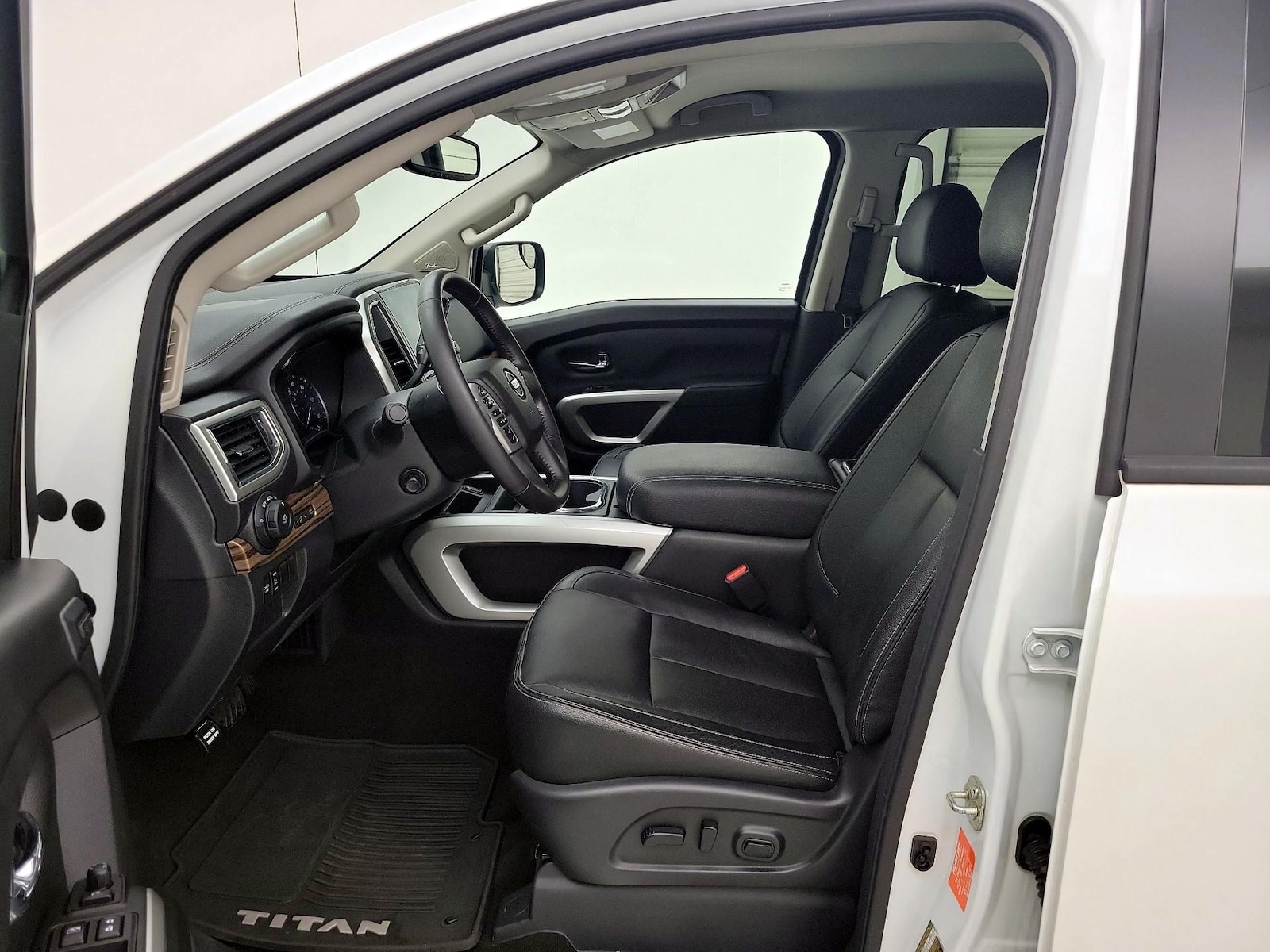 2020 Nissan Titan SL - Photo 12