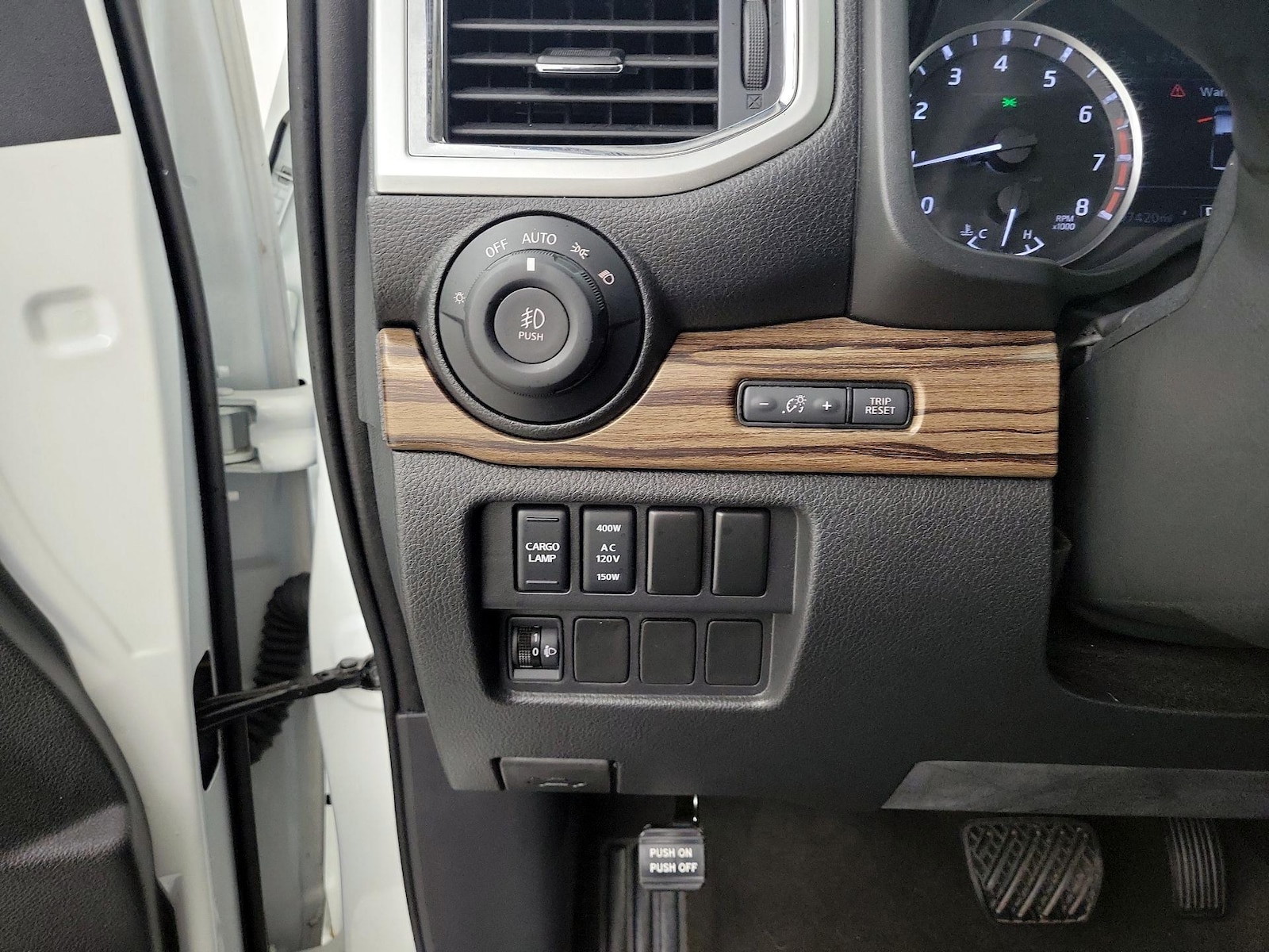 2020 Nissan Titan SL - Photo 14