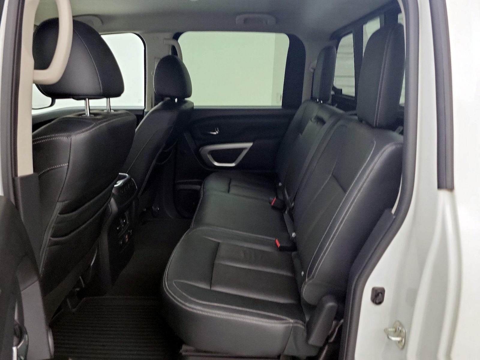2020 Nissan Titan SL - Photo 21