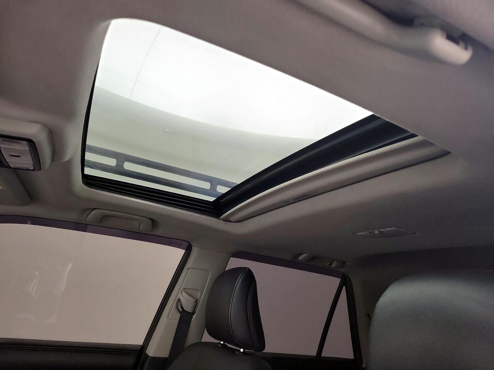 Sunroof(s) & Overhead Airbags