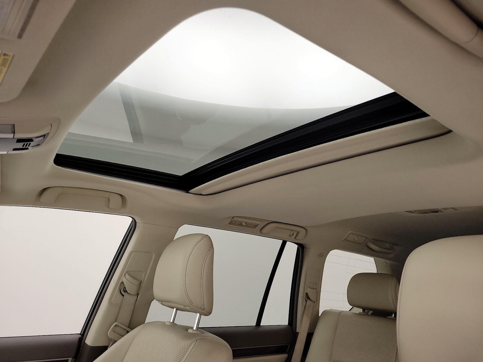 Sunroof(s) & Overhead Airbags