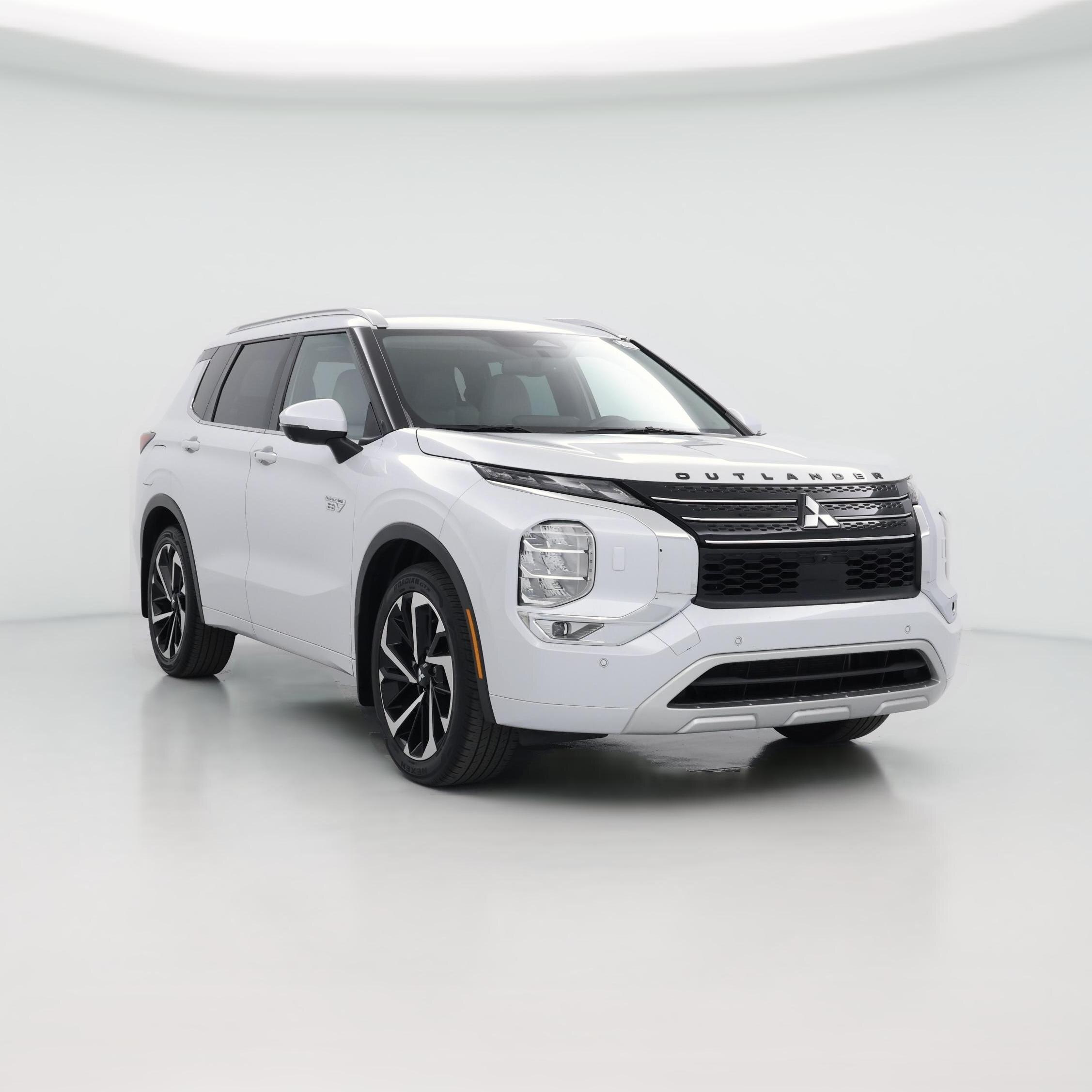 Thumbnail: 2023 Mitsubishi Outlander - 1