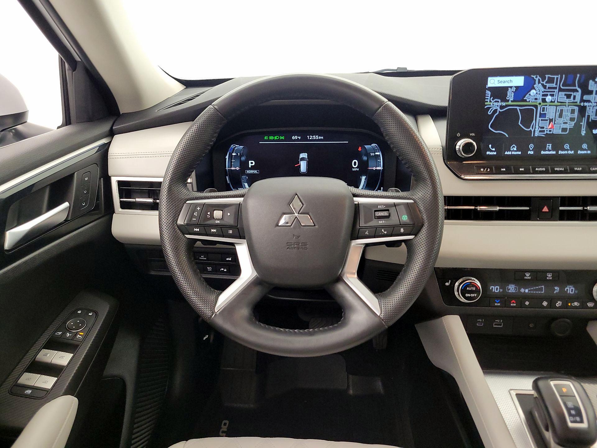 Thumbnail: 2023 Mitsubishi Outlander - 10