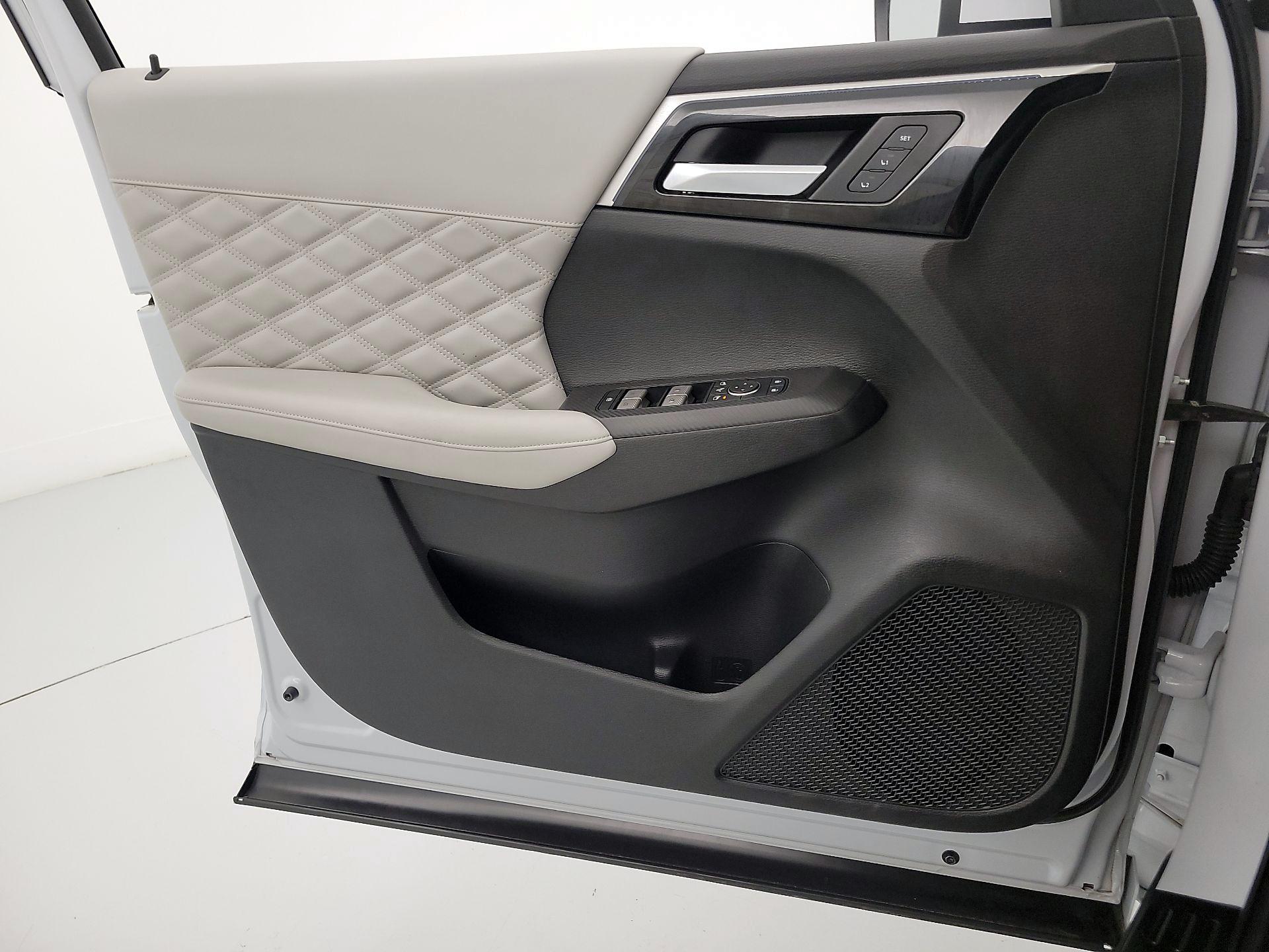 Thumbnail: 2023 Mitsubishi Outlander - 12