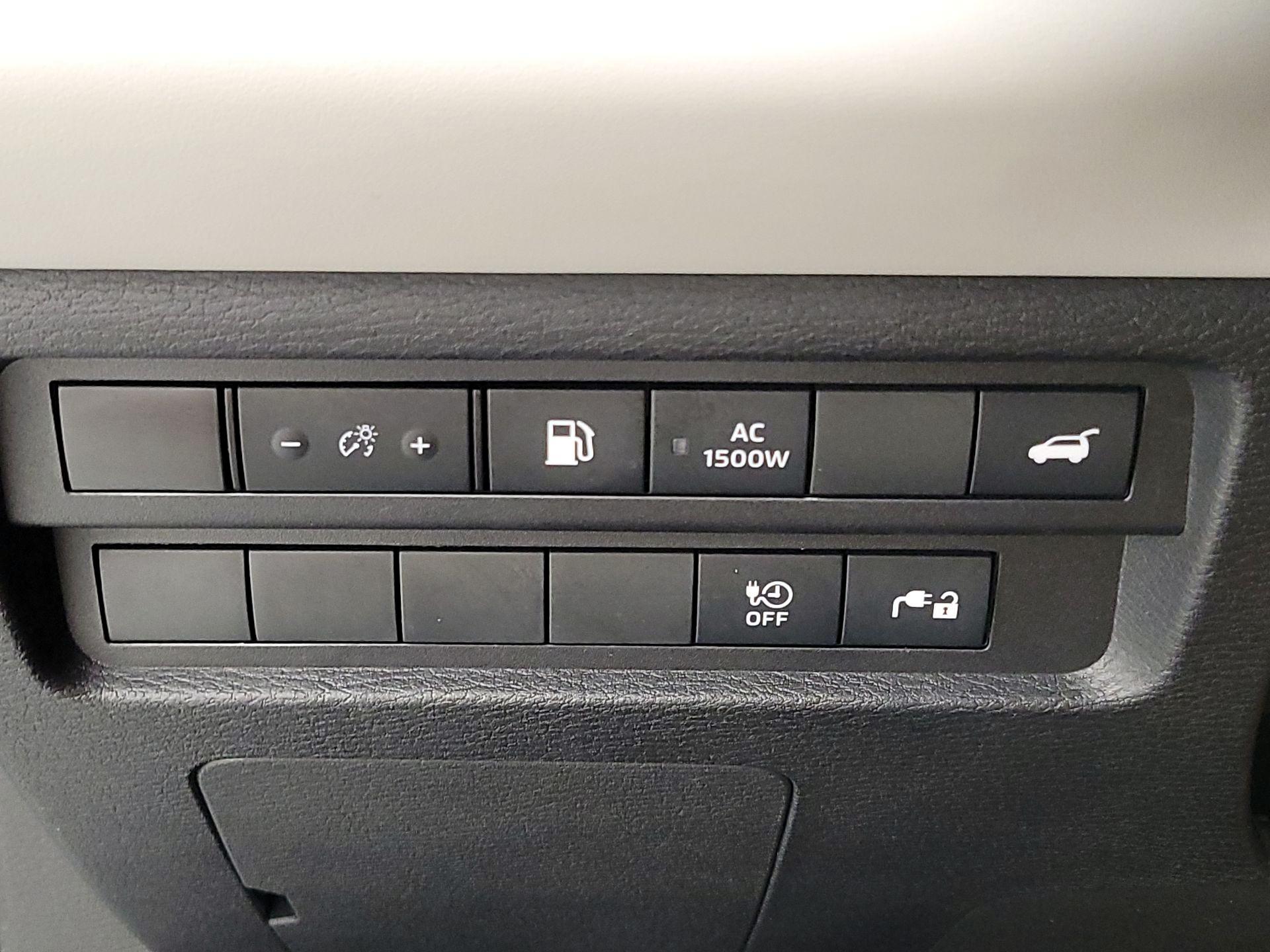 Thumbnail: 2023 Mitsubishi Outlander - 13