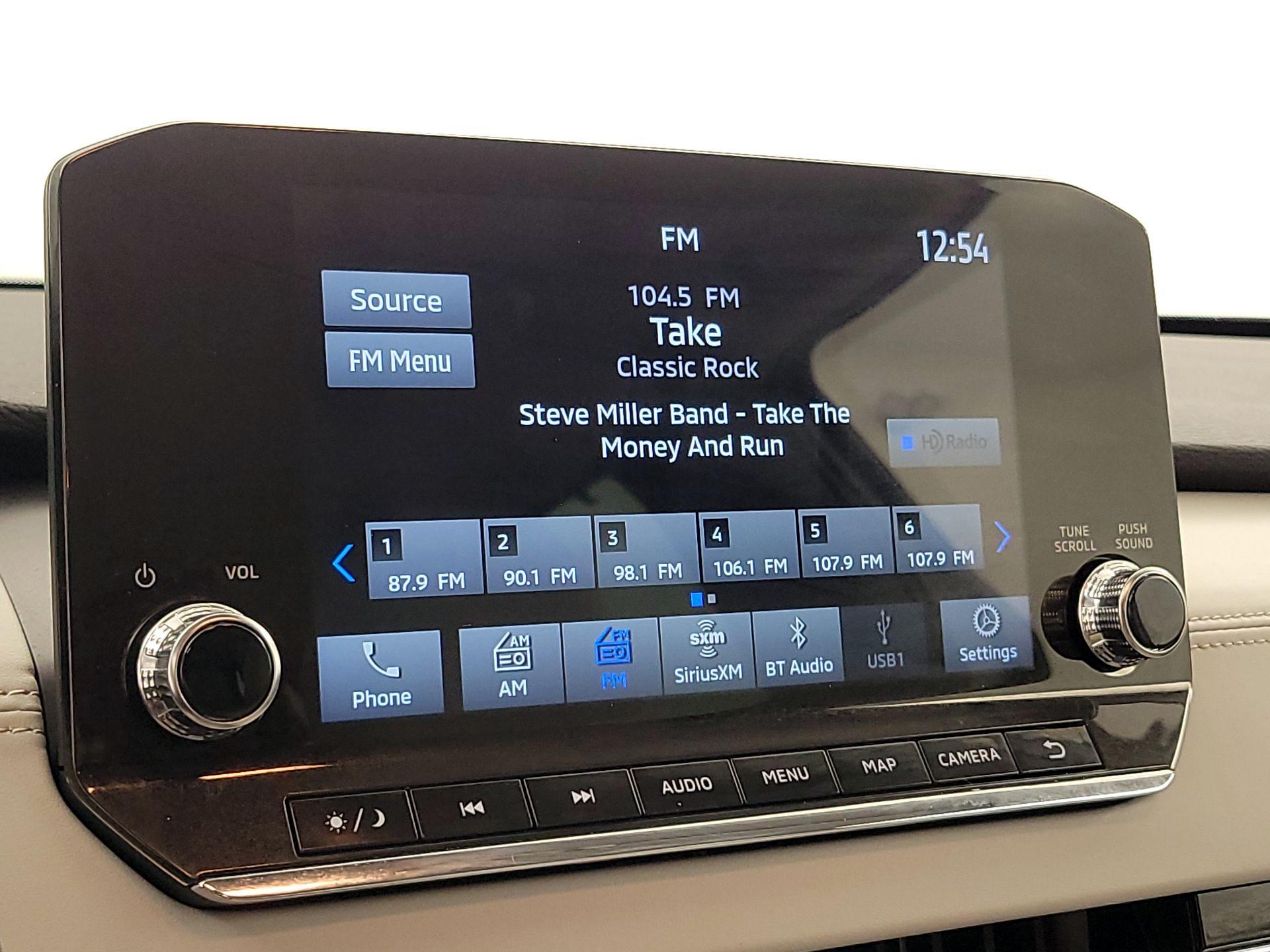 Thumbnail: 2023 Mitsubishi Outlander - 16