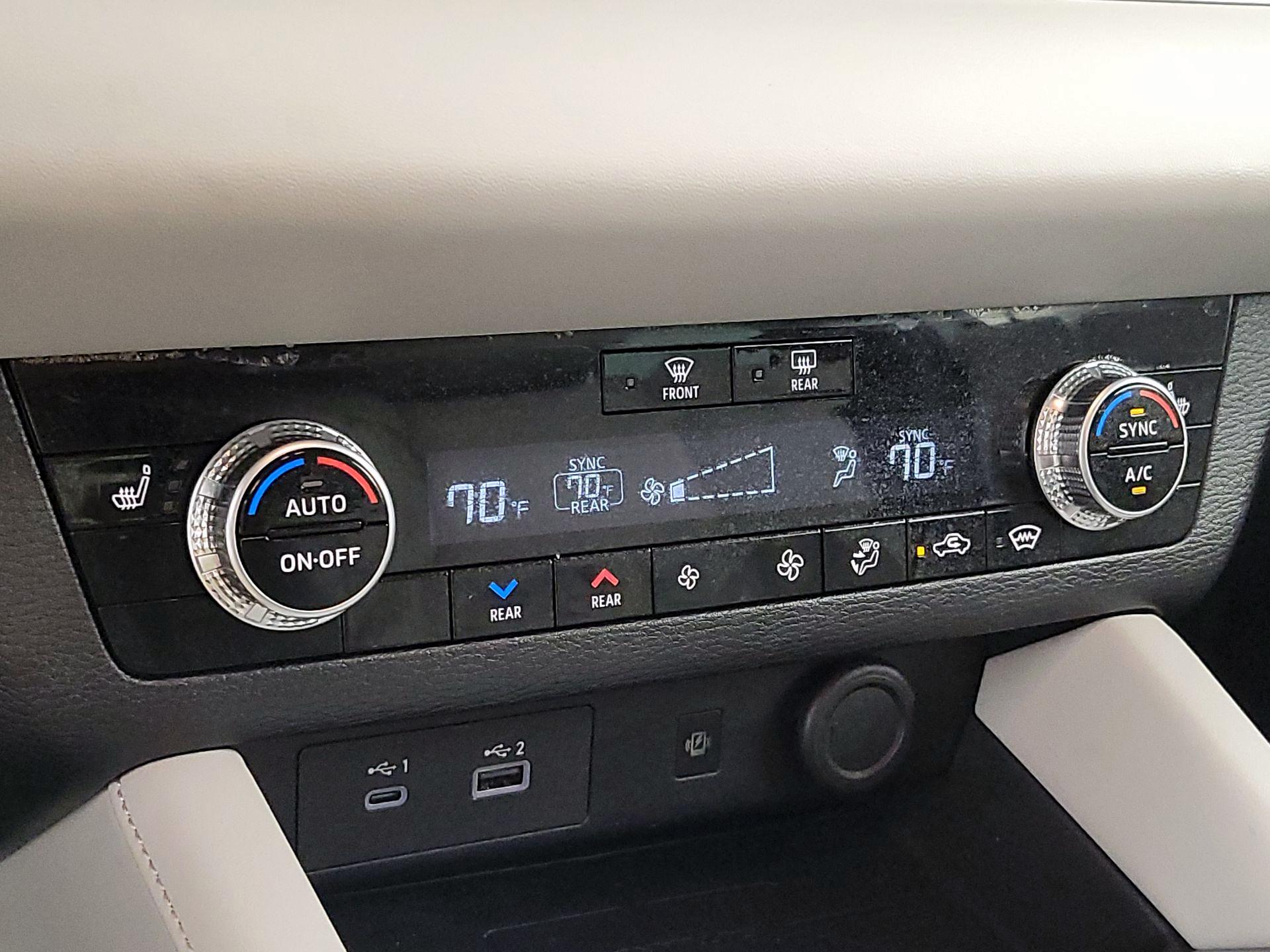 Thumbnail: 2023 Mitsubishi Outlander - 17