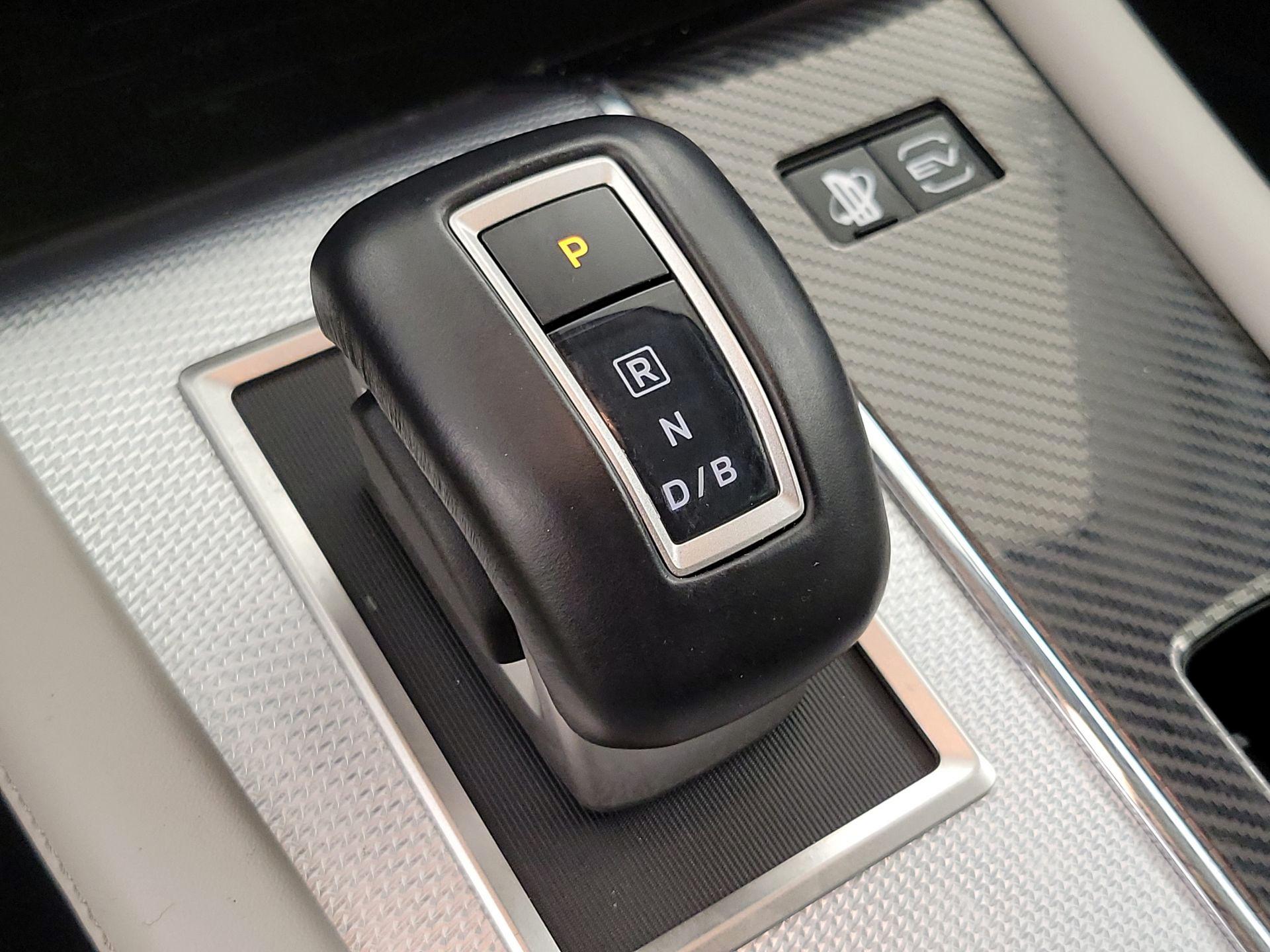 Thumbnail: 2023 Mitsubishi Outlander - 18