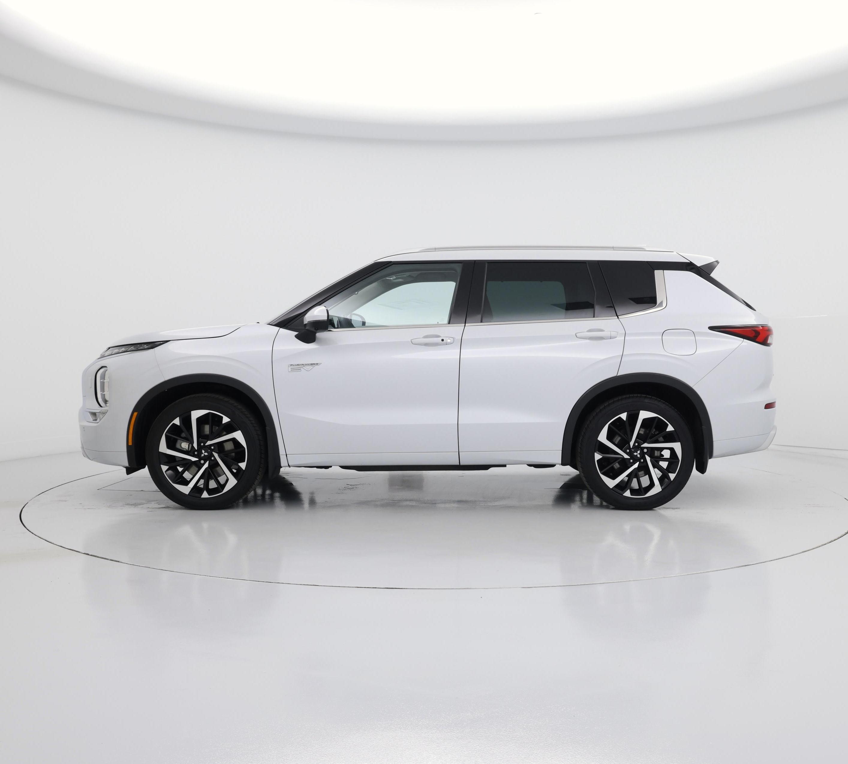 Thumbnail: 2023 Mitsubishi Outlander - 3