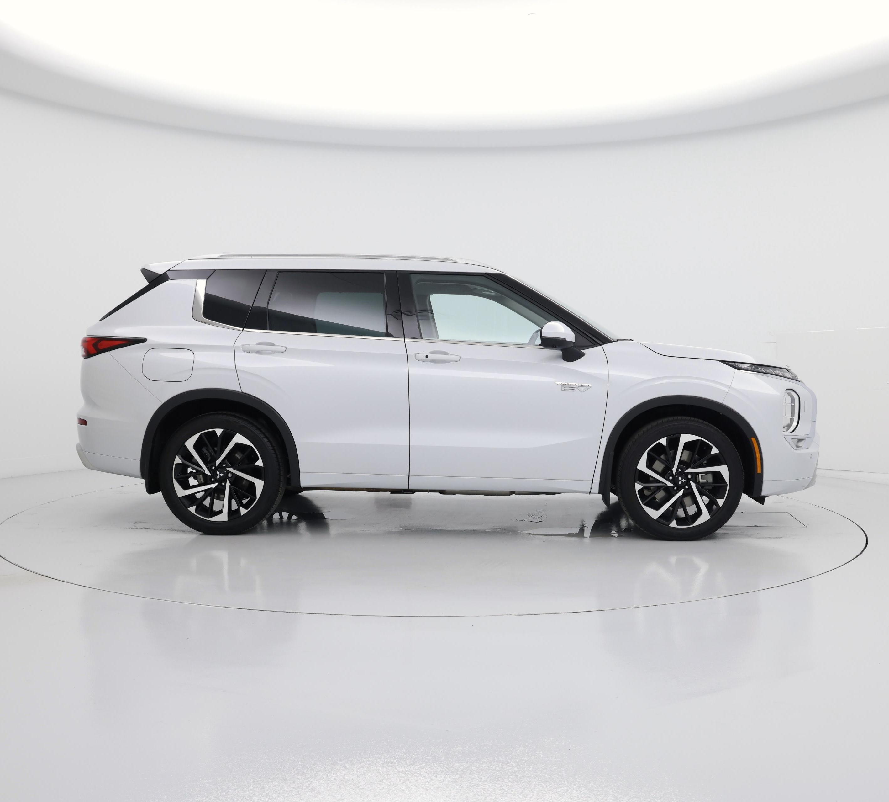 Thumbnail: 2023 Mitsubishi Outlander - 7