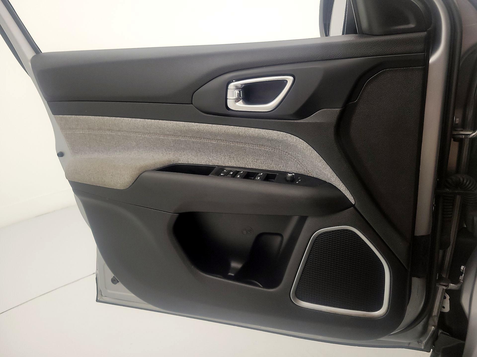 Thumbnail: 2022 Jeep Compass - 12