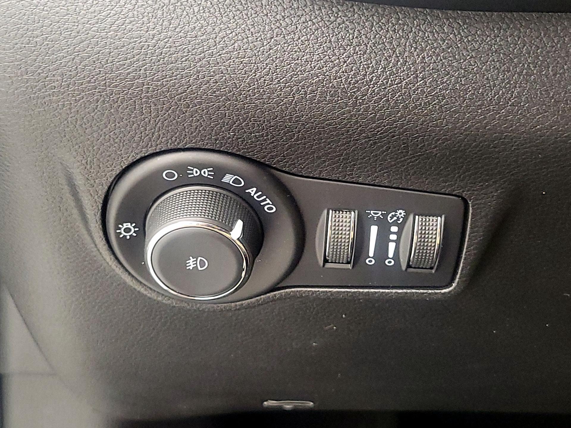 Thumbnail: 2022 Jeep Compass - 13