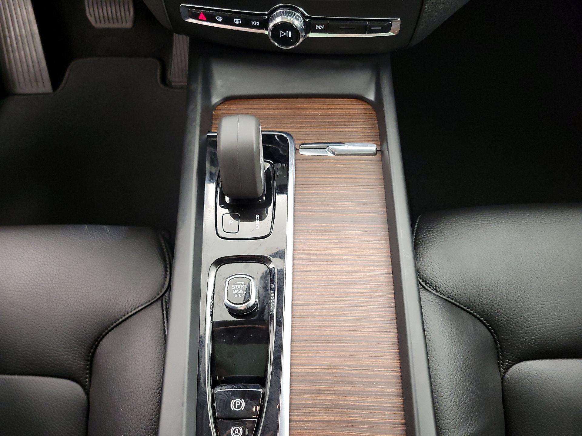 Thumbnail: 2022 Volvo XC60 - 18