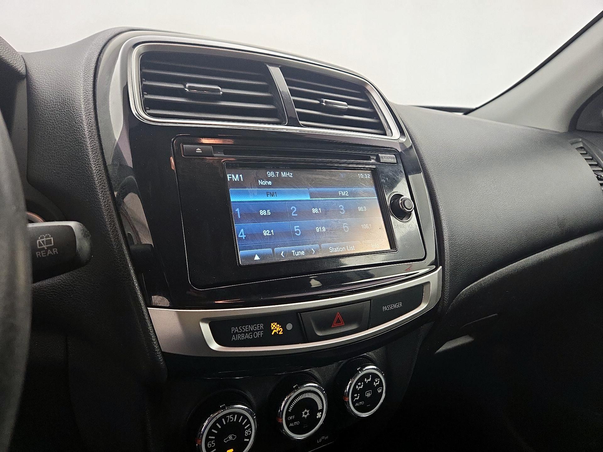 Thumbnail: 2015 Mitsubishi Outlander Sport - 15