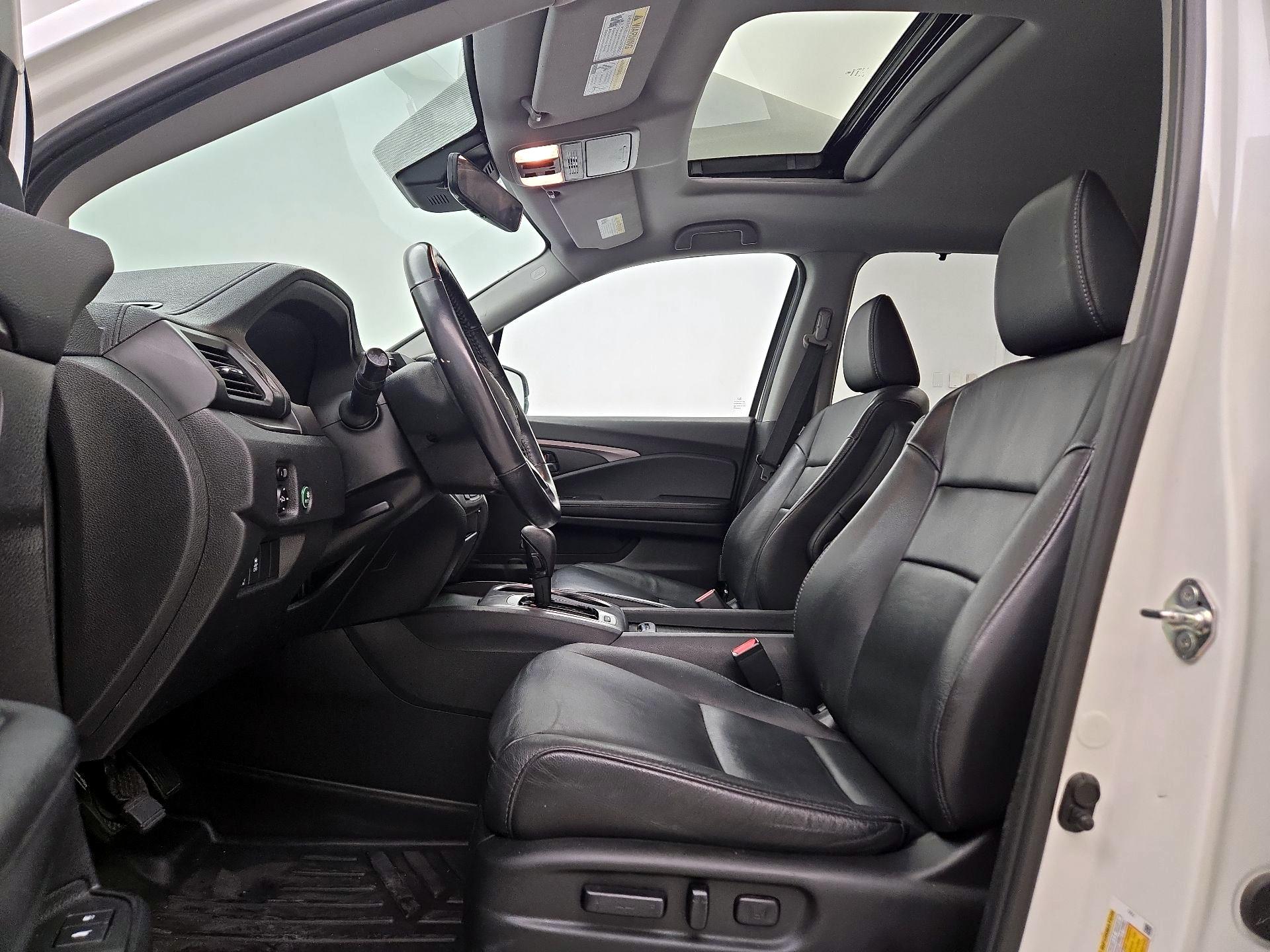 Thumbnail: 2019 Honda Pilot - 11