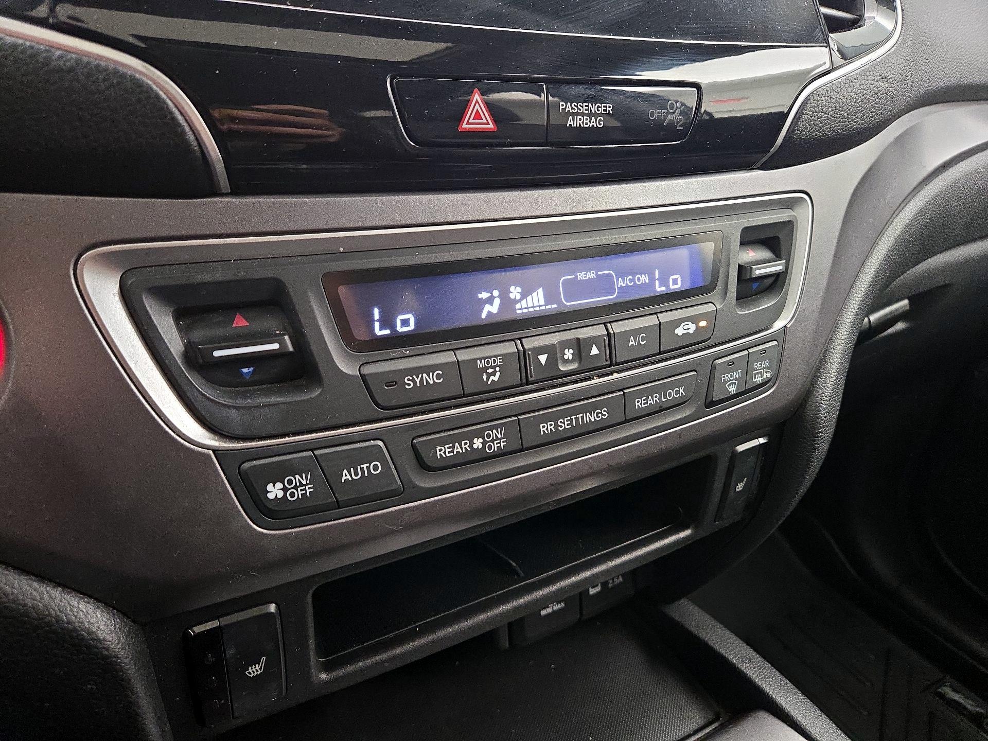 Thumbnail: 2019 Honda Pilot - 16