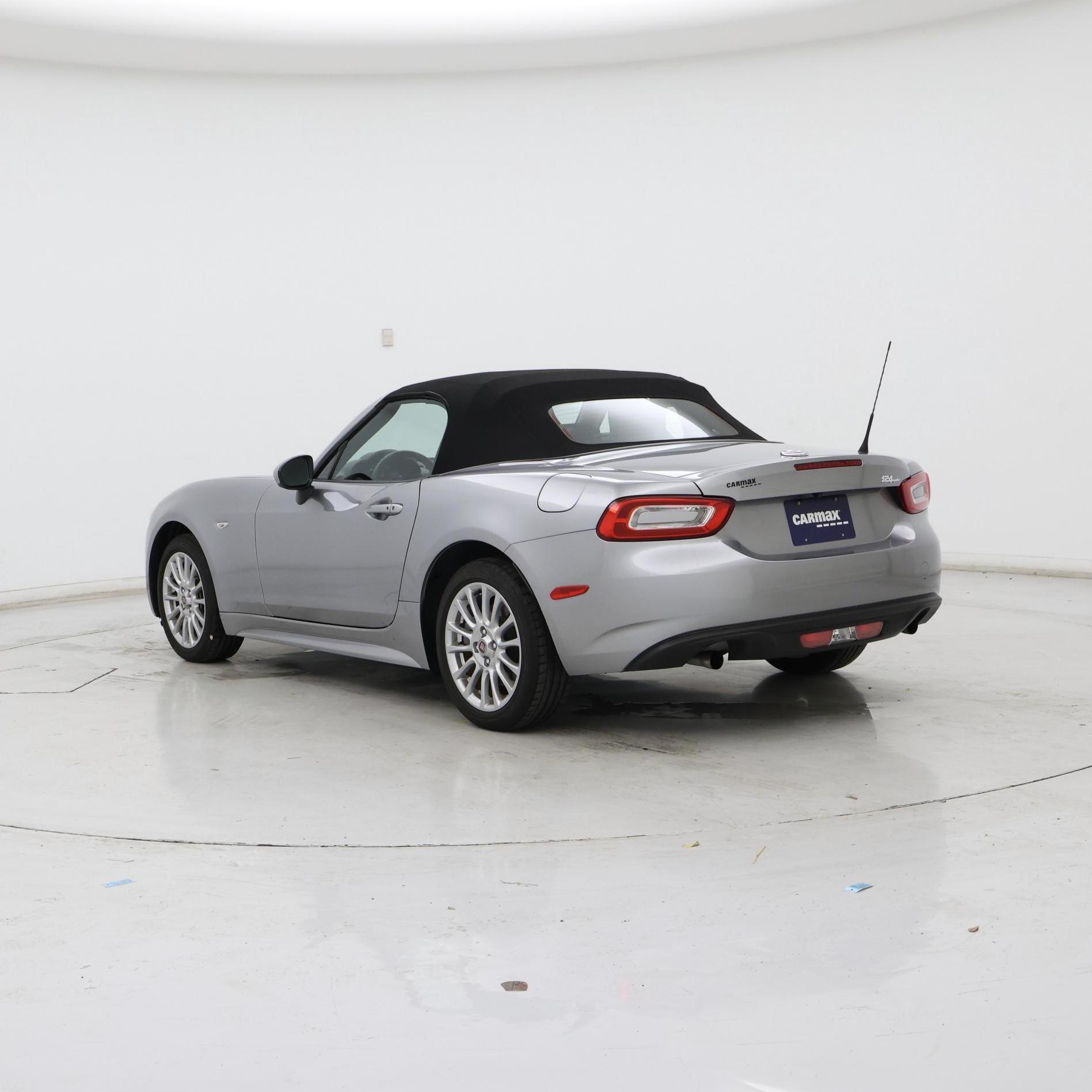 Thumbnail: 2017 Fiat 124 Spider - 2
