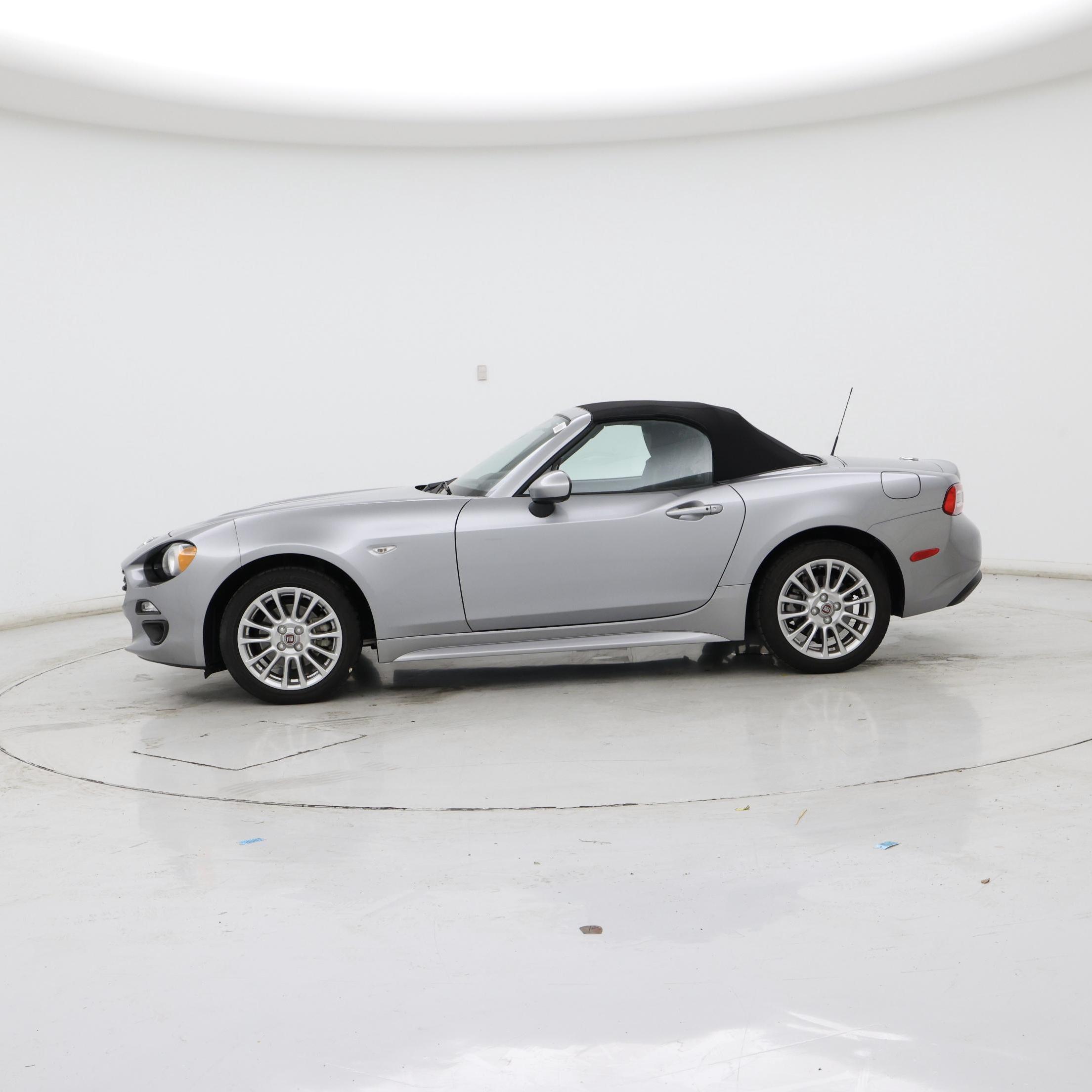 Thumbnail: 2017 Fiat 124 Spider - 3