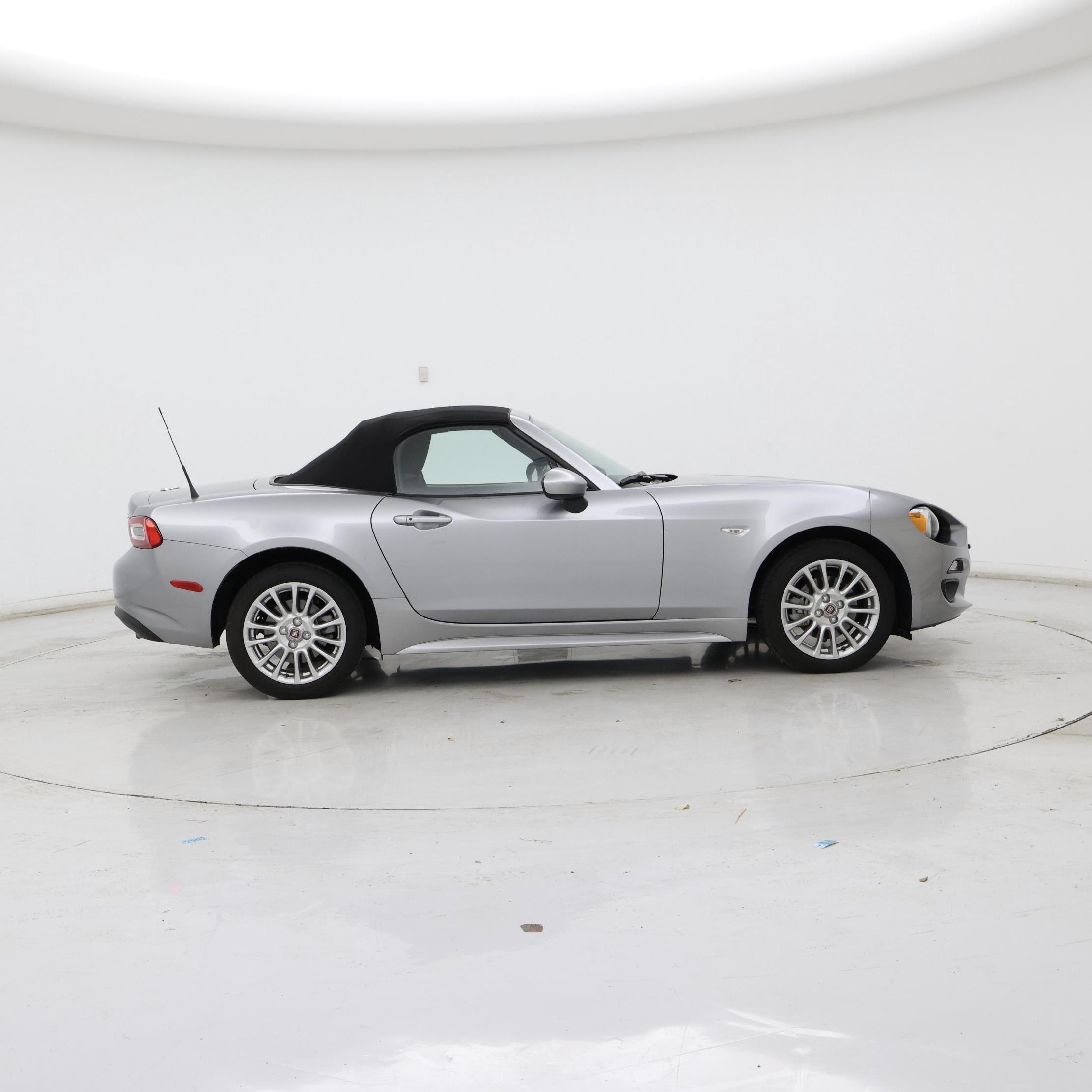 Thumbnail: 2017 Fiat 124 Spider - 7