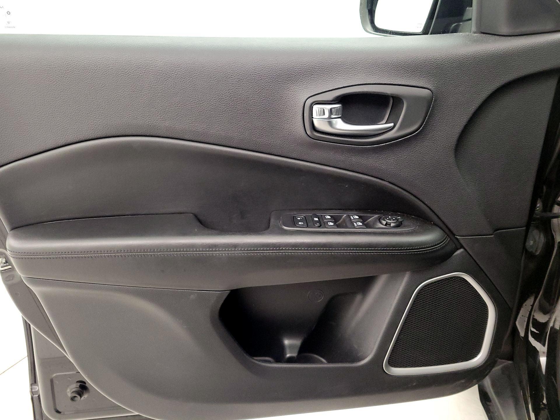 Thumbnail: 2019 Jeep Compass - 12