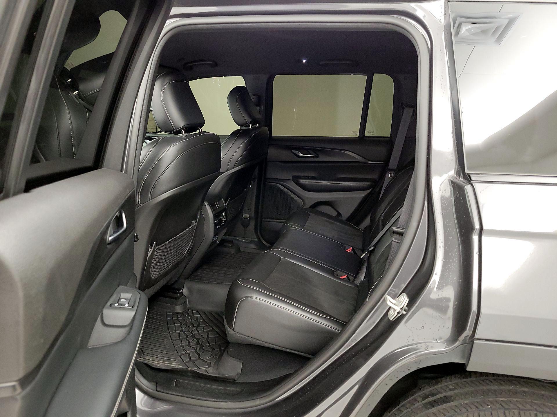 Thumbnail: 2024 Jeep Grand Cherokee - 18
