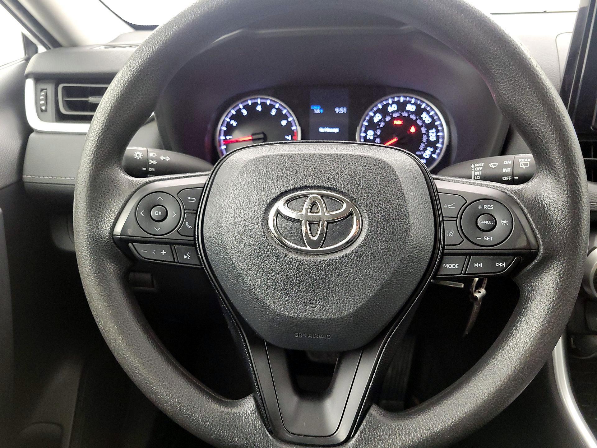 Thumbnail: 2021 Toyota RAV4 - 10