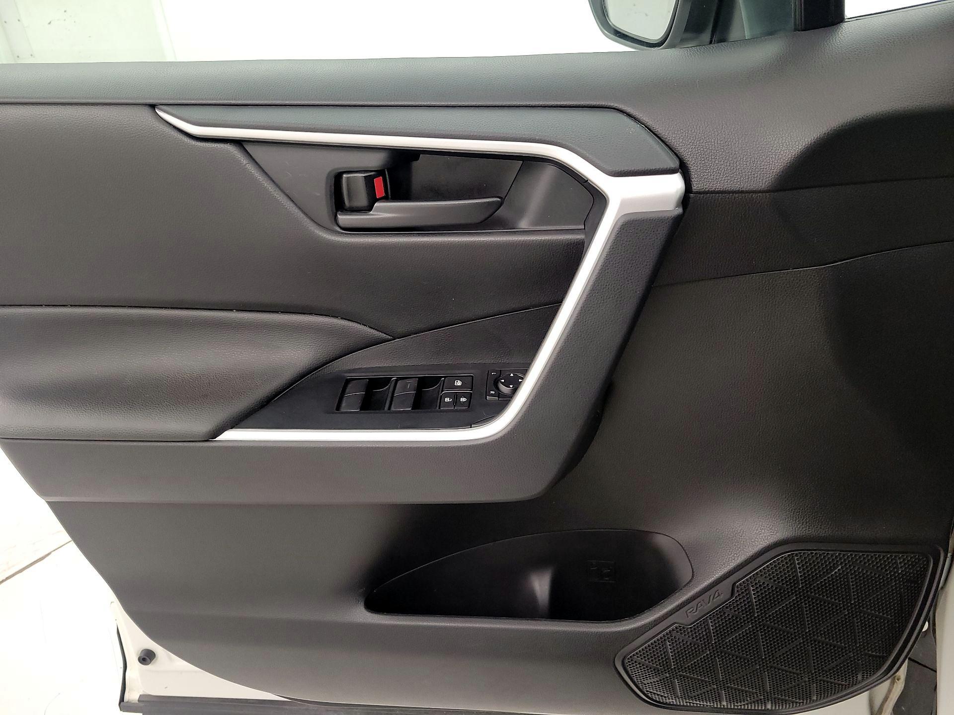 Thumbnail: 2021 Toyota RAV4 - 12