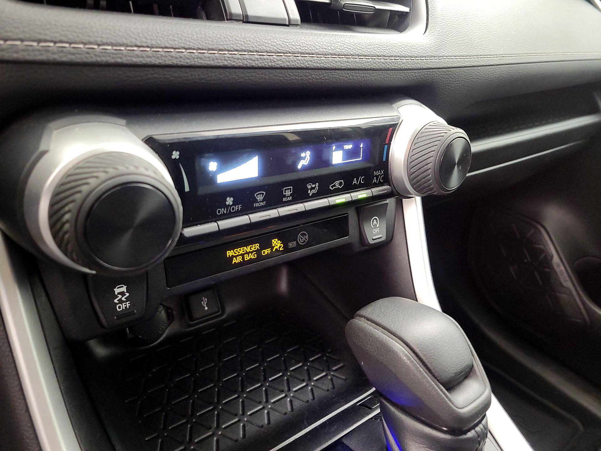 Thumbnail: 2021 Toyota RAV4 - 16