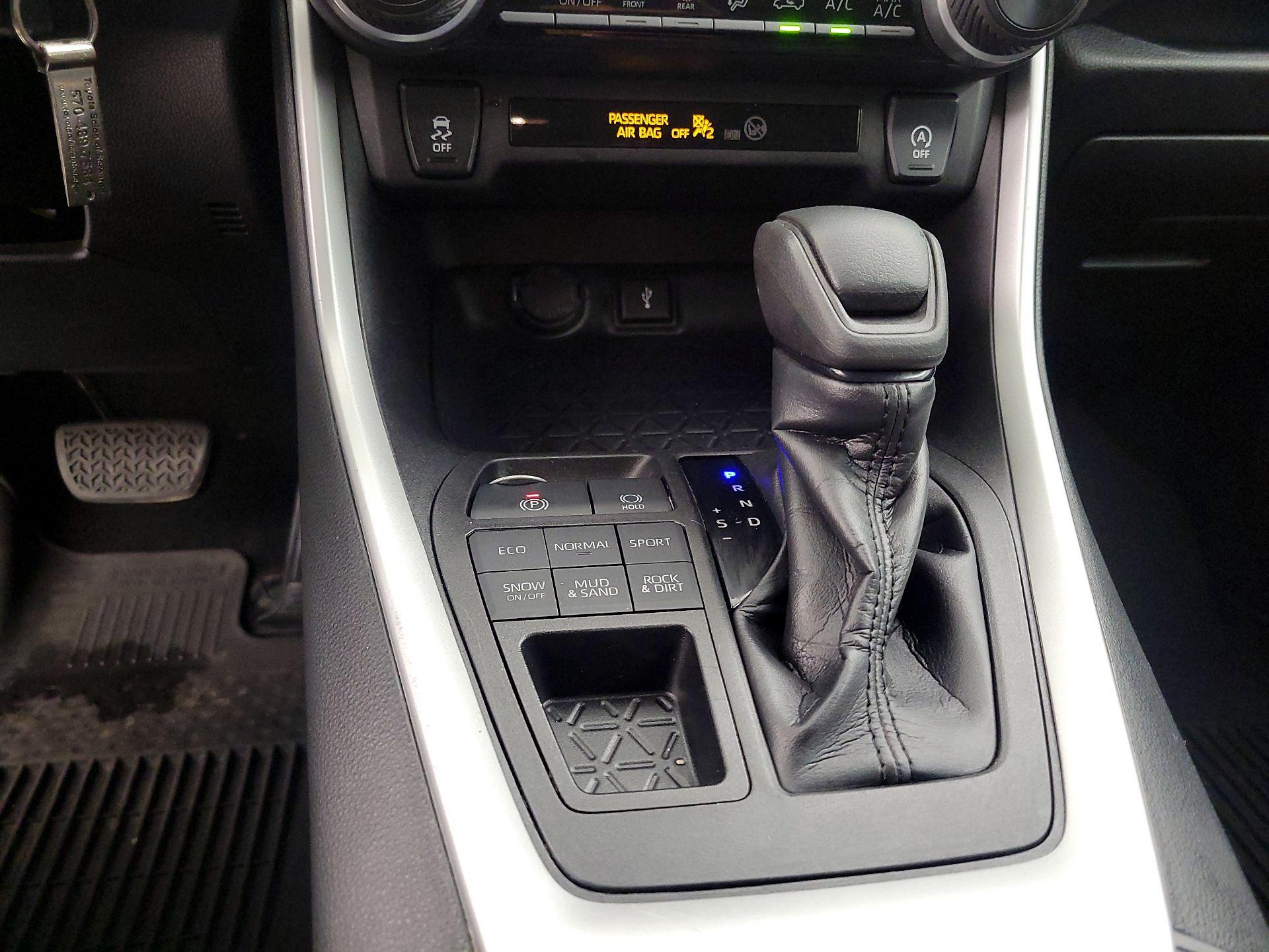 Thumbnail: 2021 Toyota RAV4 - 17