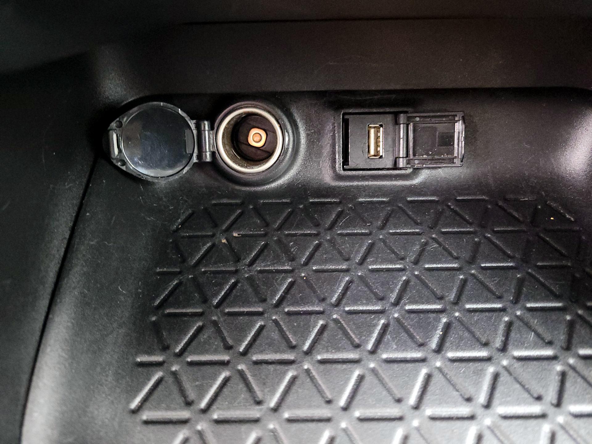 Thumbnail: 2021 Toyota RAV4 - 18