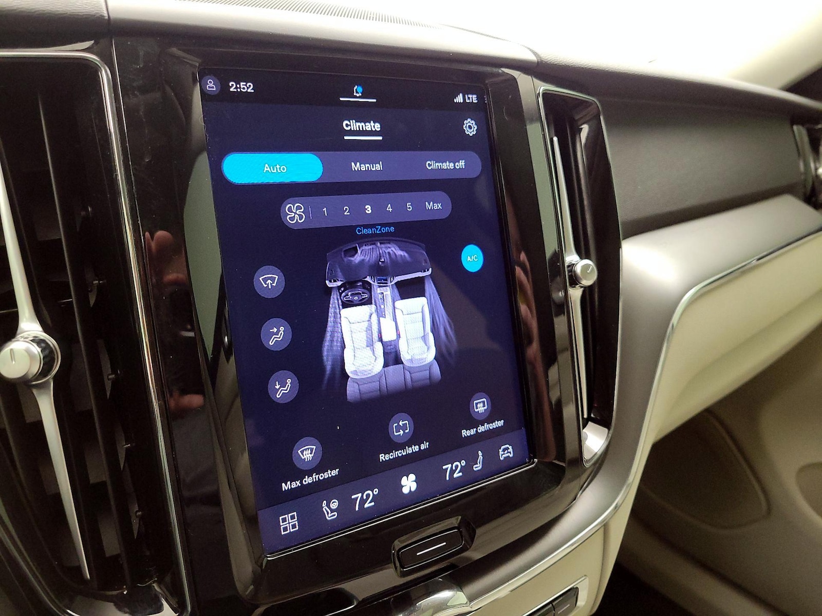 2024 Volvo XC60 Core - Photo 17