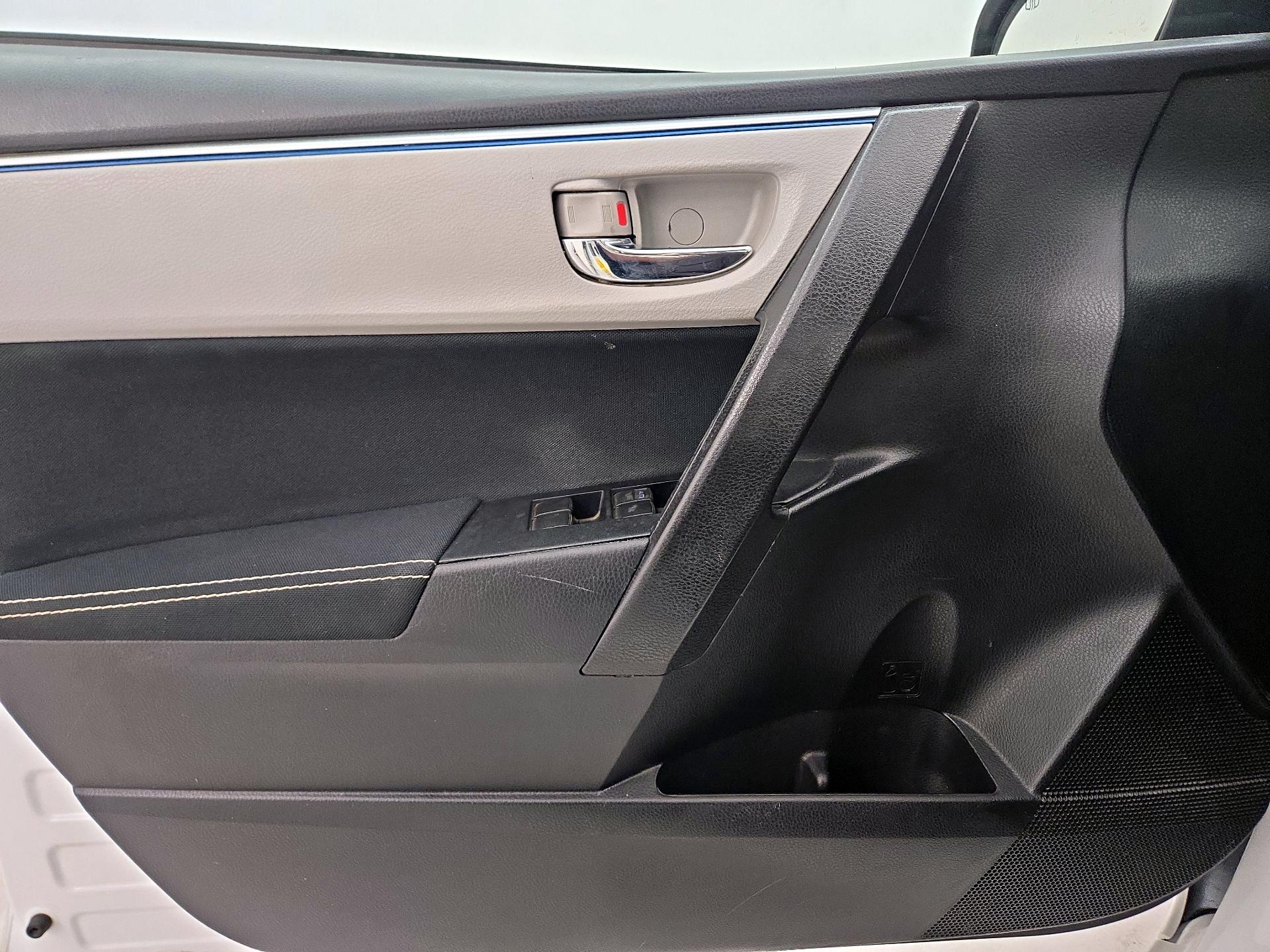 Thumbnail: 2015 Toyota Corolla - 12