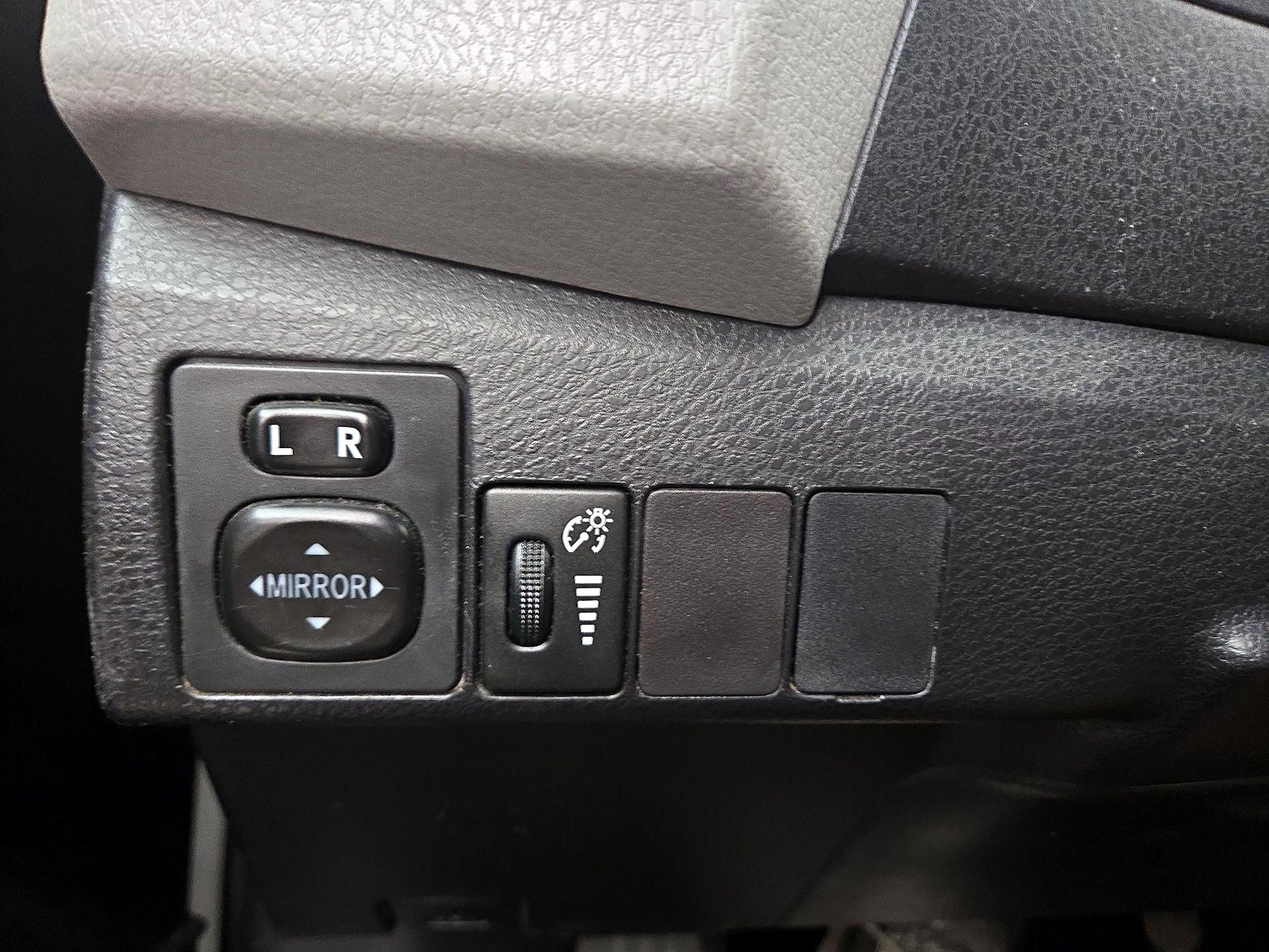 Thumbnail: 2015 Toyota Corolla - 13