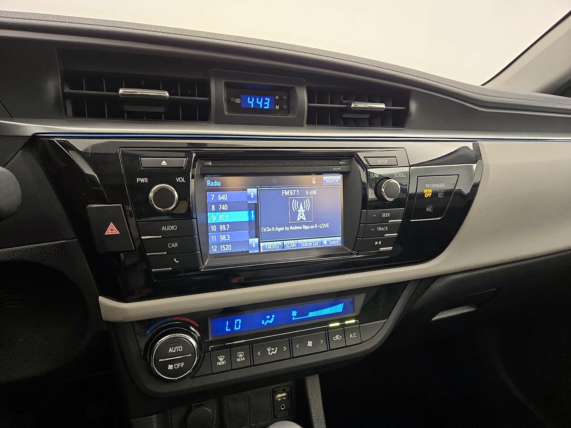 Thumbnail: 2015 Toyota Corolla - 15