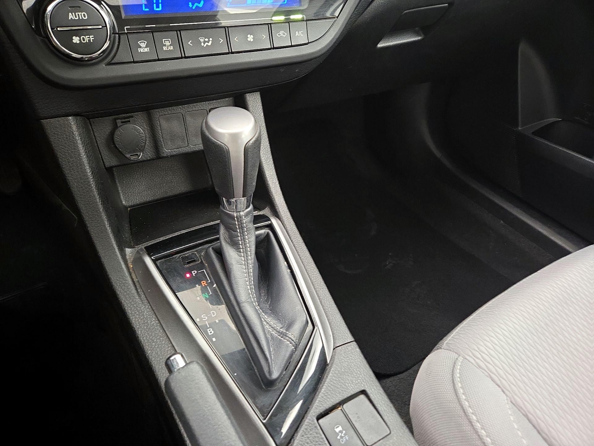 Thumbnail: 2015 Toyota Corolla - 17