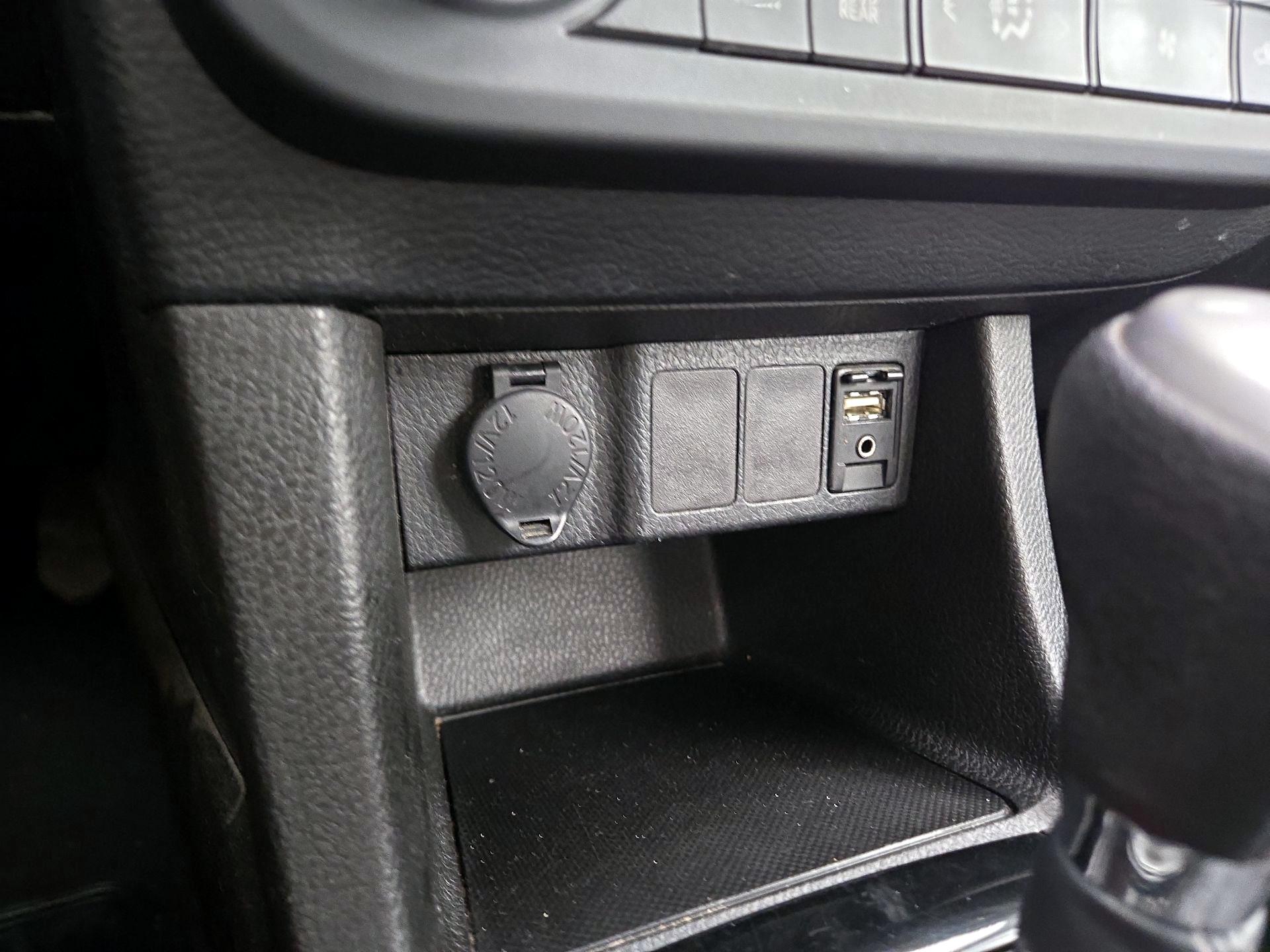 Thumbnail: 2015 Toyota Corolla - 18