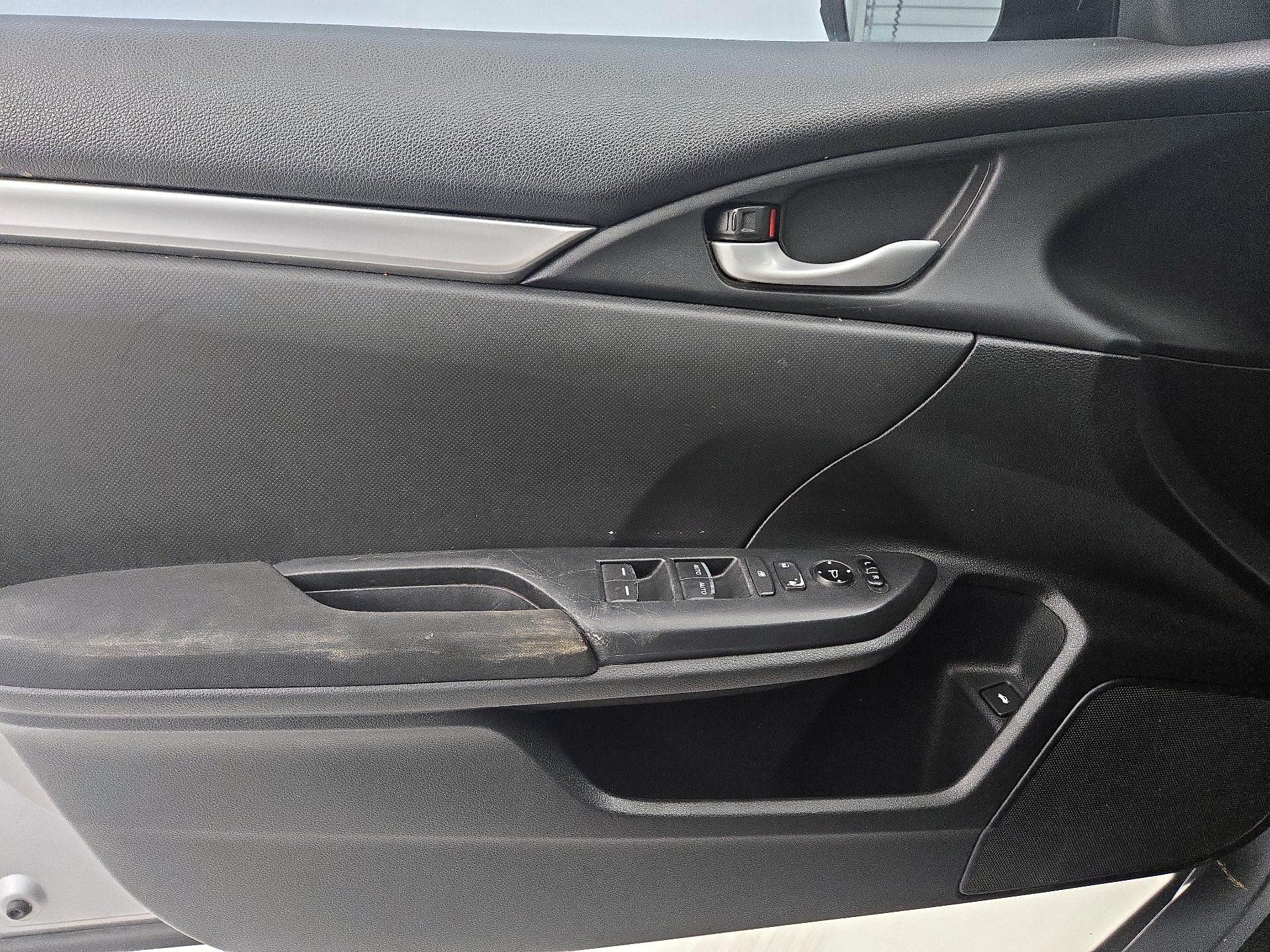 Thumbnail: 2016 Honda Civic - 12