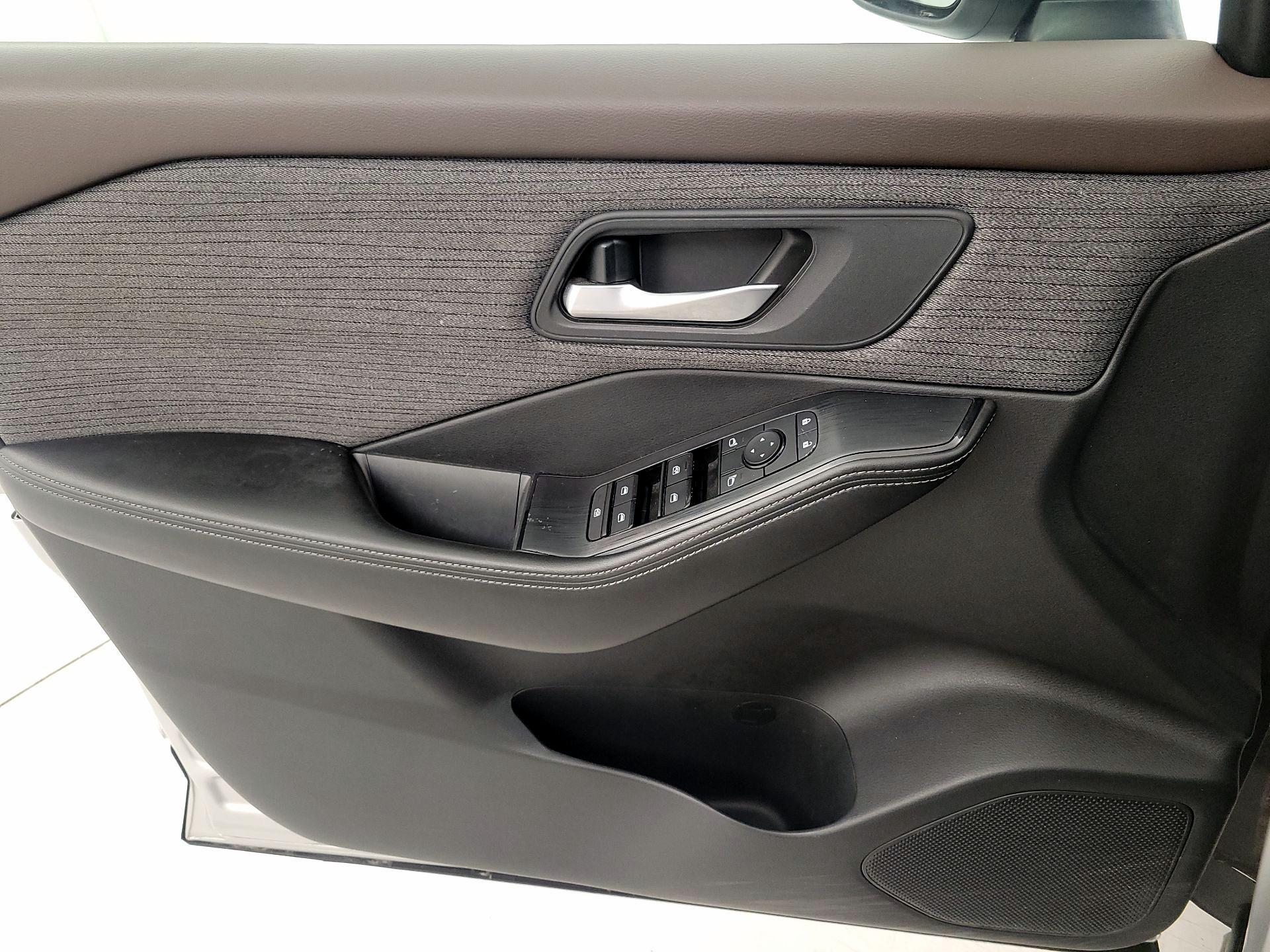 Thumbnail: 2021 Nissan Rogue - 12