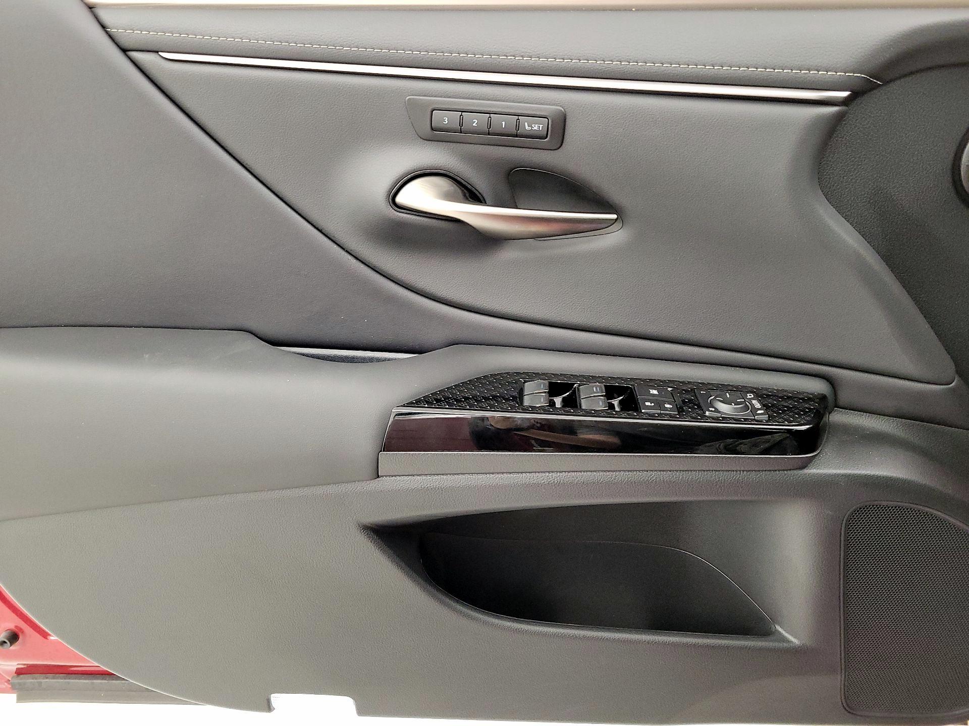 Thumbnail: 2025 Lexus ES - 12