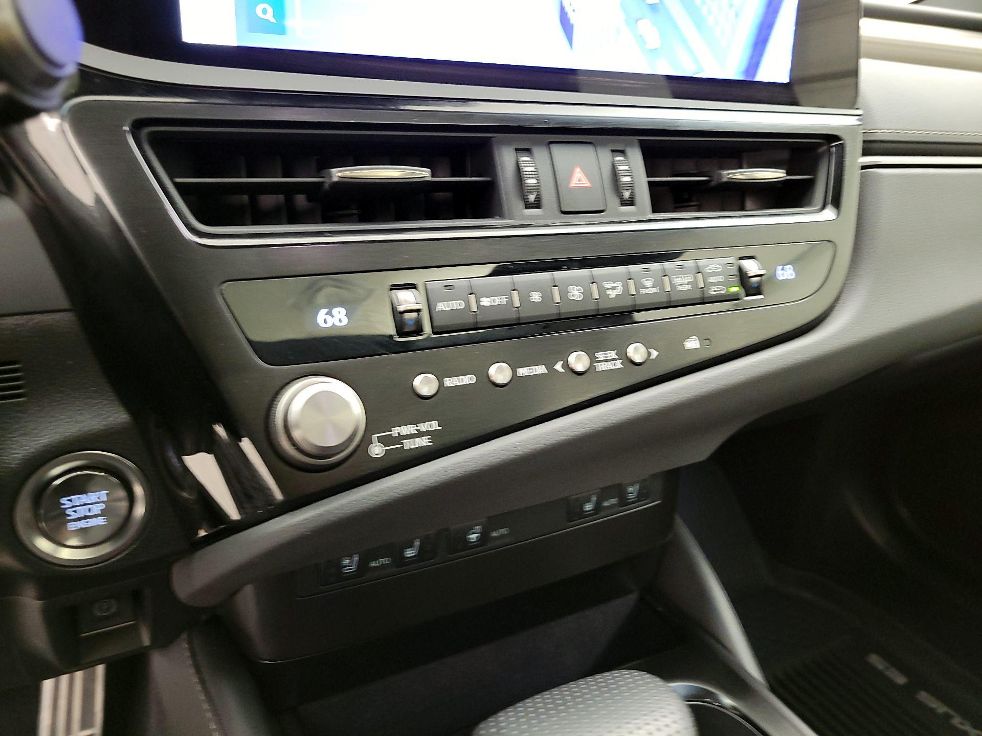 Thumbnail: 2025 Lexus ES - 16