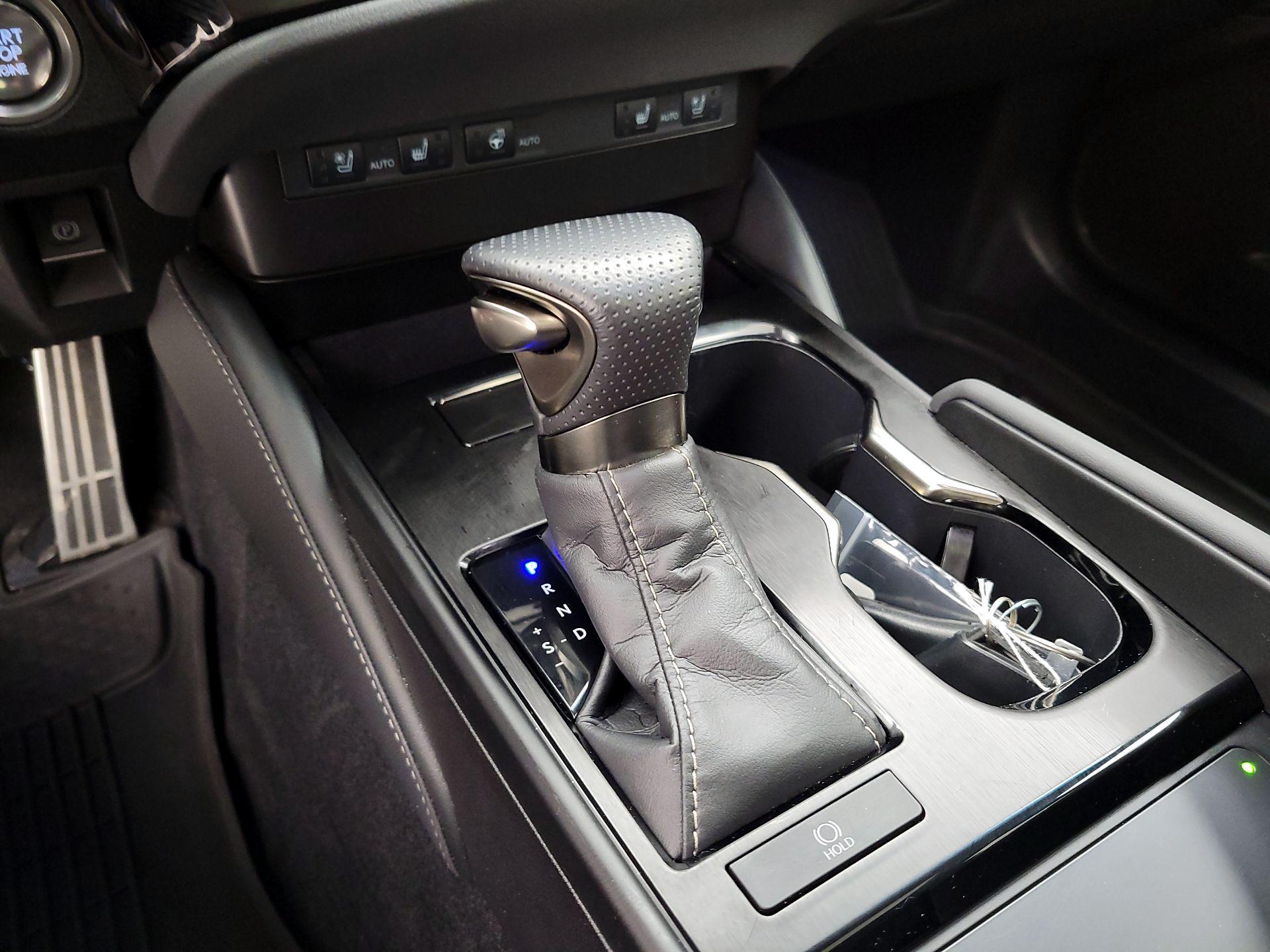 Thumbnail: 2025 Lexus ES - 17