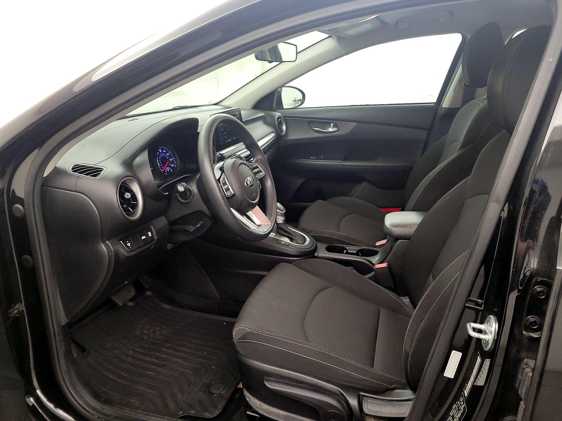 Thumbnail: 2020 Kia Forte - 11