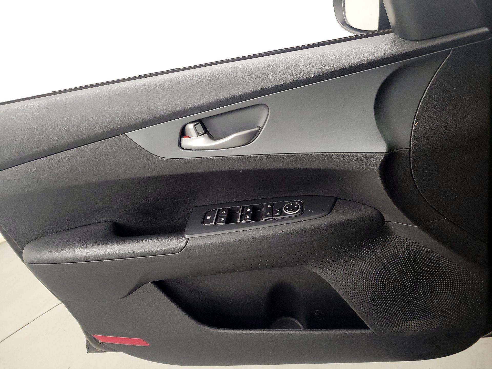 Thumbnail: 2020 Kia Forte - 12