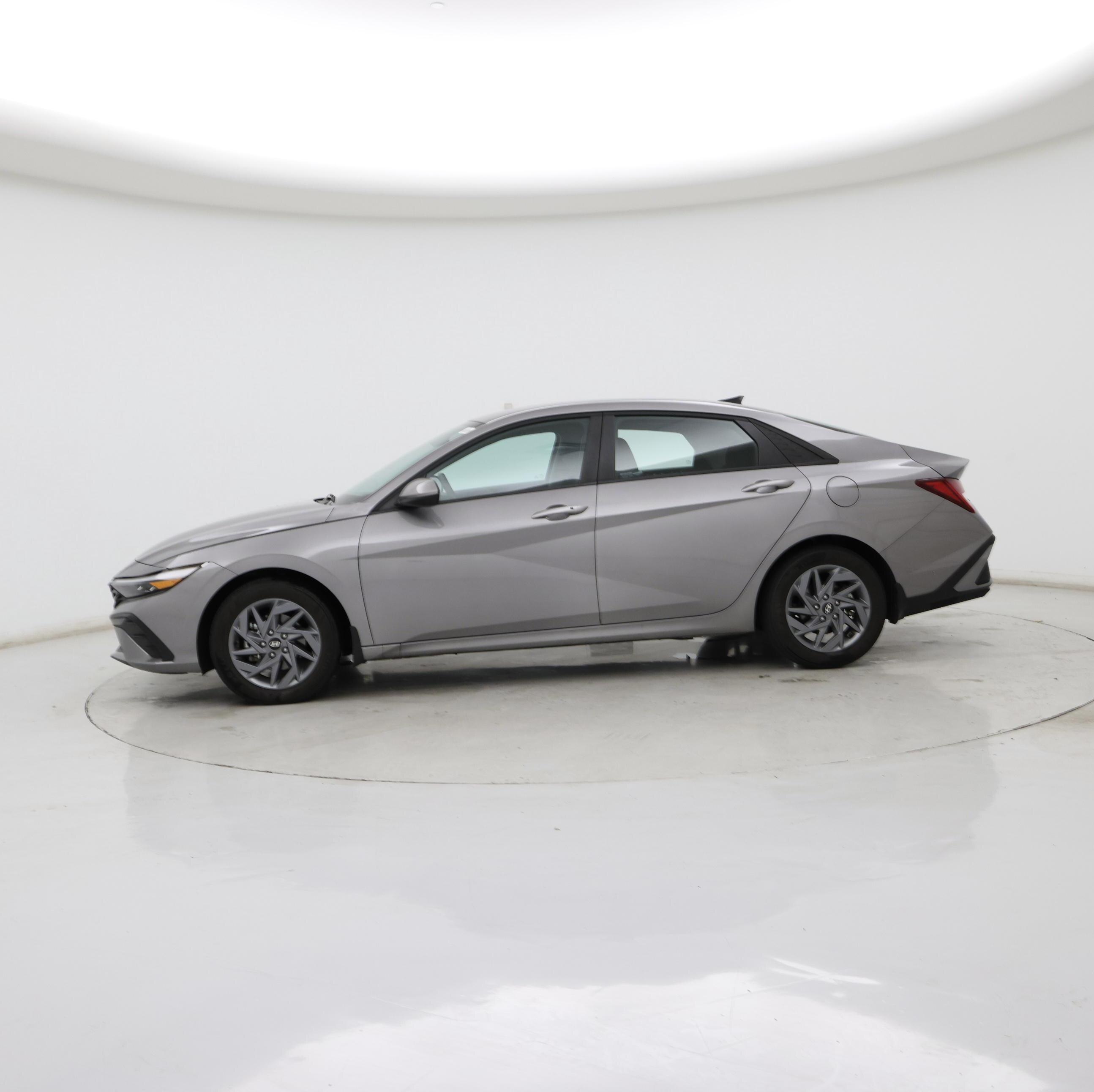 Thumbnail: 2024 Hyundai Elantra - 3