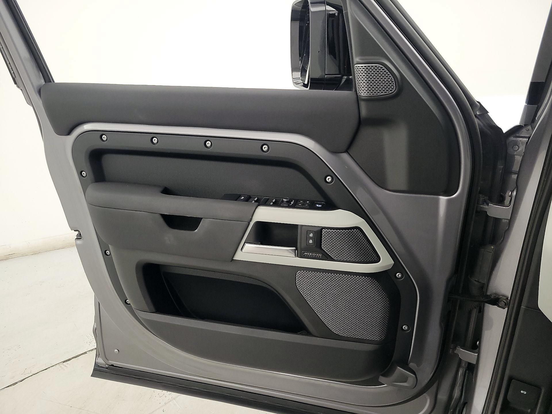 Thumbnail: 2022 Land Rover Defender - 12