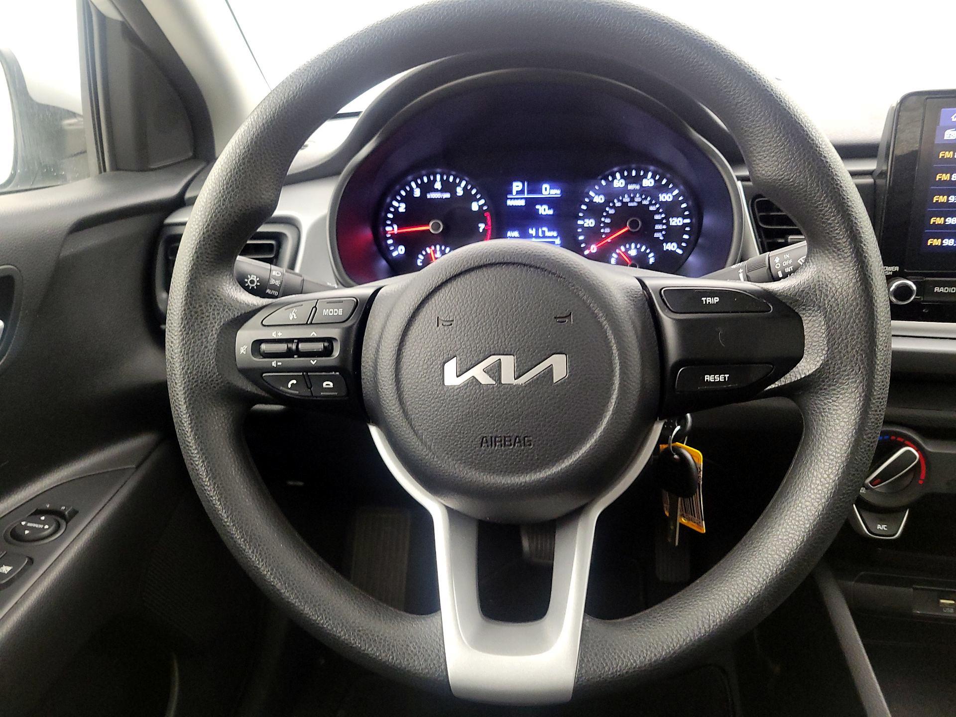 Thumbnail: 2022 Kia Rio - 10