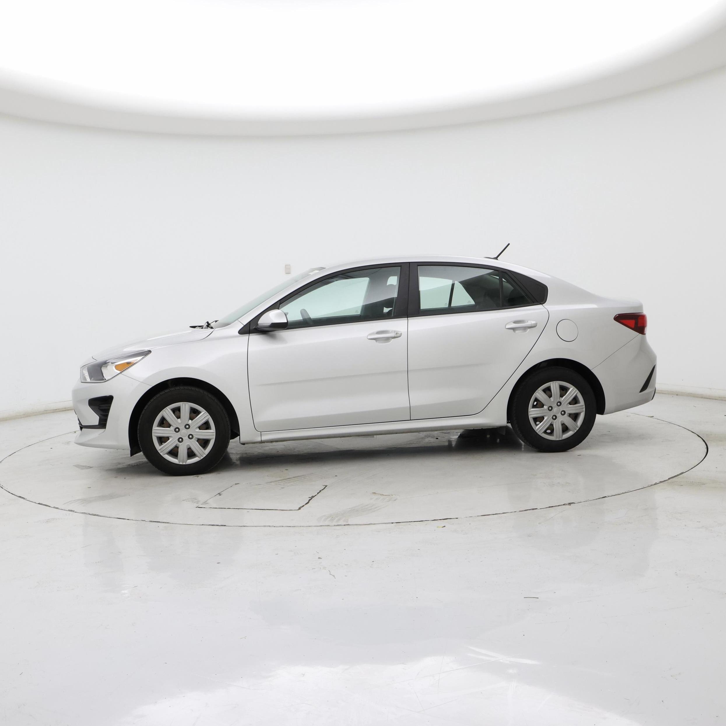 Thumbnail: 2022 Kia Rio - 3